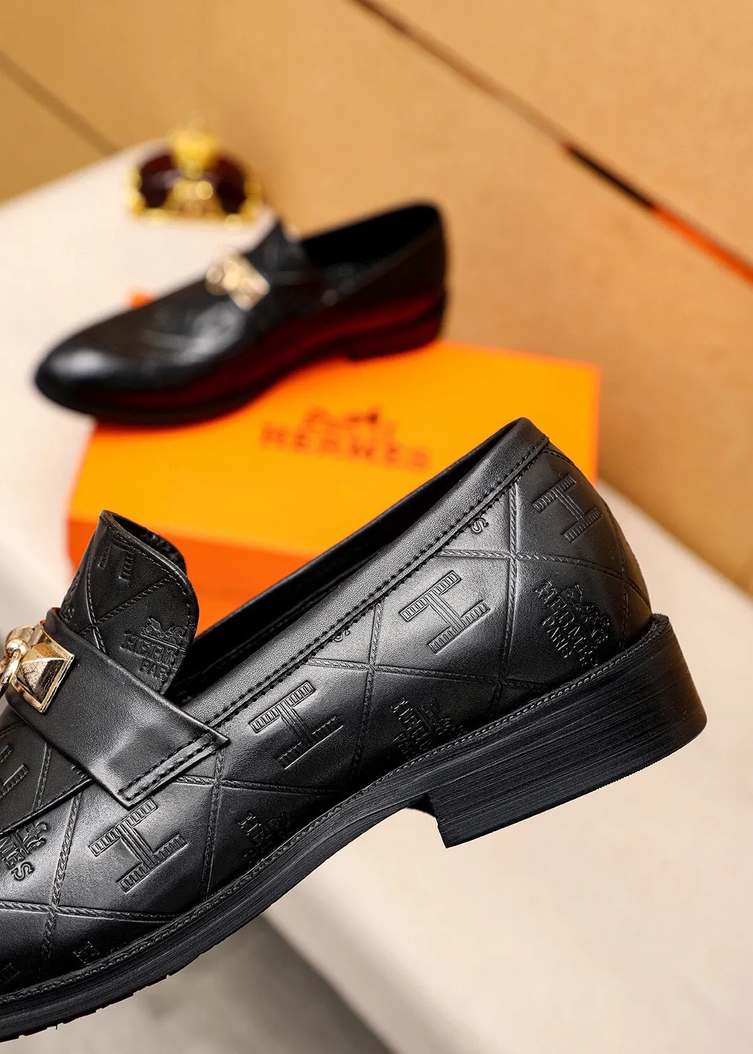 Men's shoes 💰480 💐 Product trademark: HERMES "Hermès" casual leather shoes Regular size: 38-44 (45🉑️customized) Product materials: Selected imported first-layer calfskin embossed upper + classic hardware buckle, imported water-dyed 🐂 cowhide lining. Strong three-dimensional visual effect, non-slip and wear-resistant combination outsole Color: 2⃣️colors available